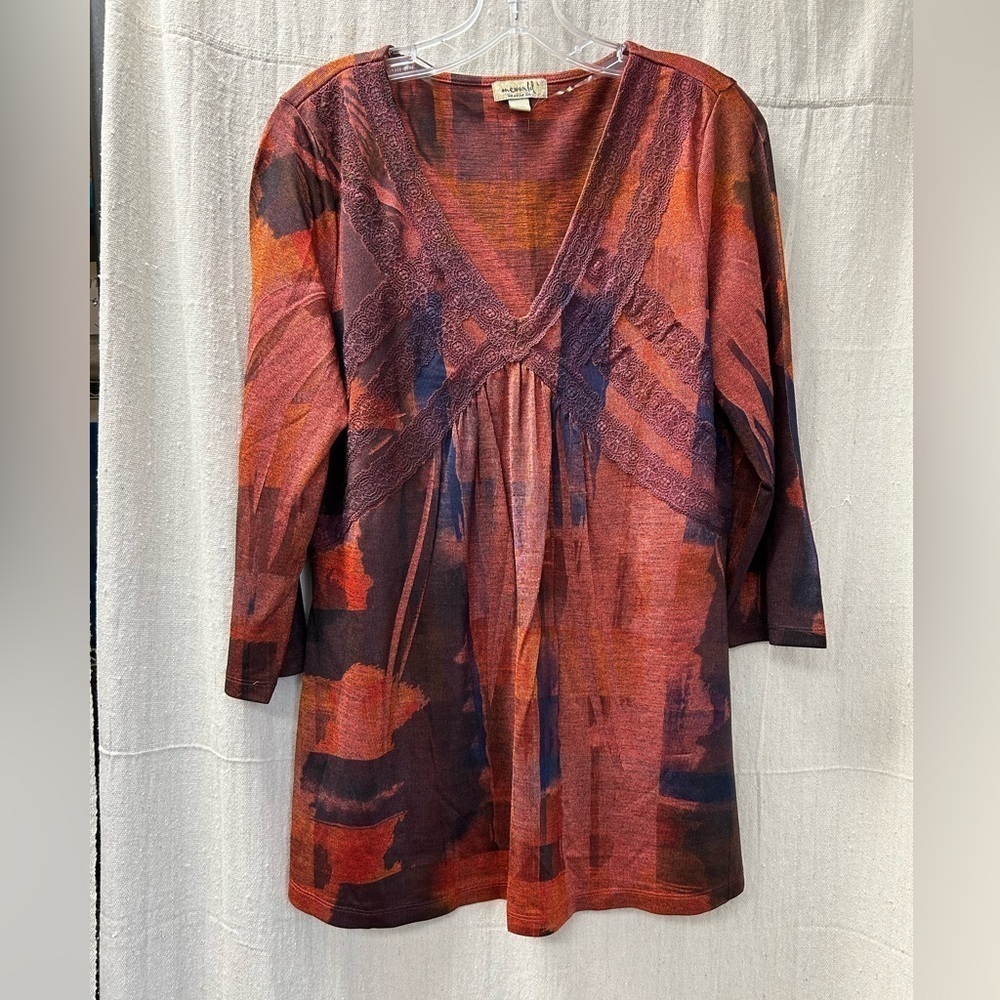 One world/ live and let / top/V-neck/ tunic top/ size L